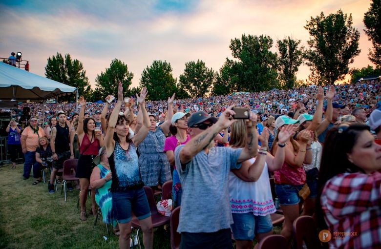 amphitheater crowd